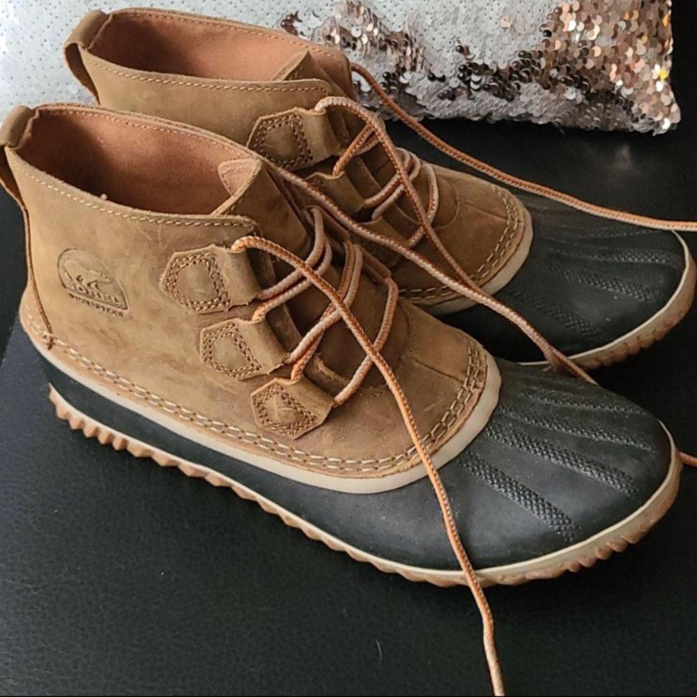 Sorel Out N About Boots size 8.5